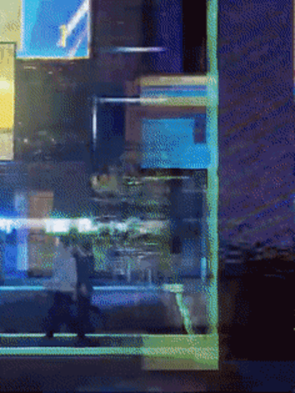 蓝狮娱乐：沙特要在60层楼高的悬崖上建球场：球掉了谁去捡呢